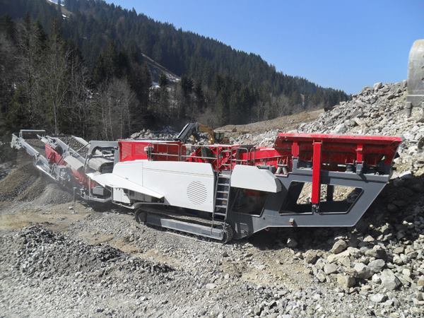 Crawler Type Portable Crushing Plant In the Quarry